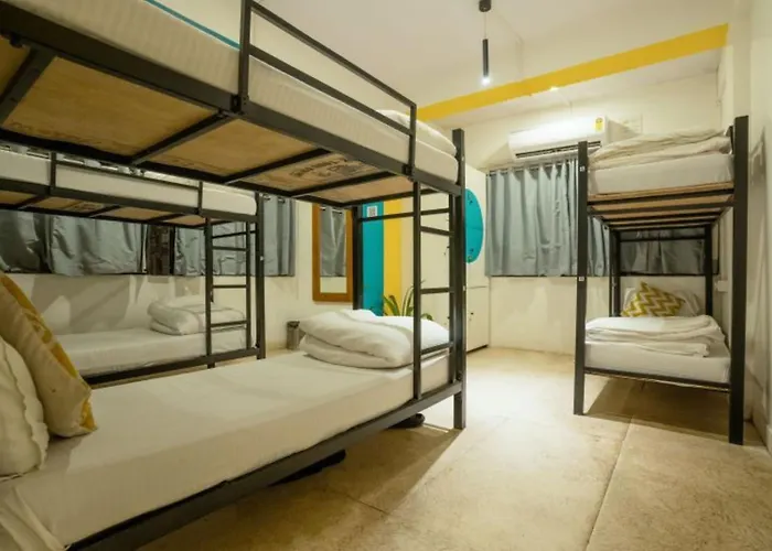 Locomo Hostel Express - Stay Work Eat Mumbai